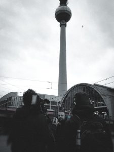 Dreharbeiten am Alexanderplatz in Berlin - Aufnahme Team - Detektei Taute